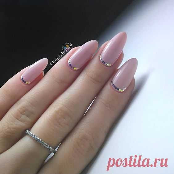 Изящный маникюр в розовых оттенках