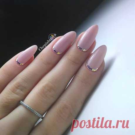 Изящный маникюр в розовых оттенках