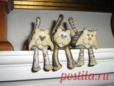 Collectable Miniature Pottery Shelf cat | hand-made pottery from Muggins Pottery in Leicestershire - wedding gifts, birthday presents, christening presents and anniversary gifts.