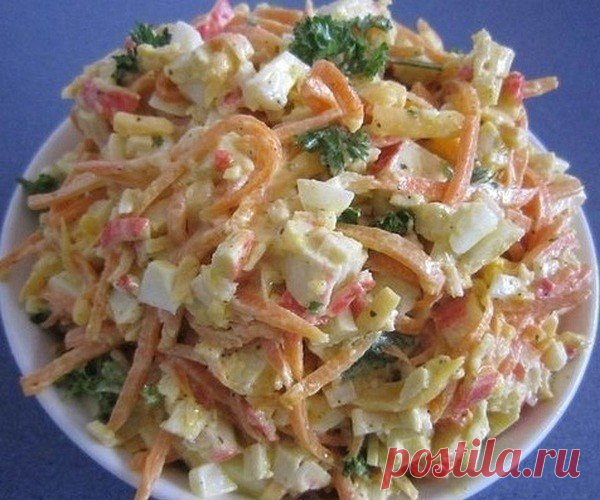 Вкусный и простой салат с морковью, сыром и крабовыми палочками