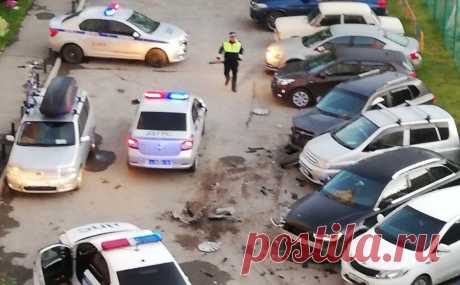 Полиция открыла стрельбу для задержания водителя Porsche в Екатеринбурге. На северо-востоке Екатеринбурга полицейские открыли огонь по Porsche Cayenne для того, чтобы остановить автомобиль.