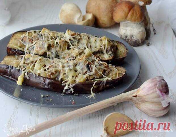 Баклажаны, запеченные с белыми грибами - БУДЕТ ВКУСНО! - медиаплатформа МирТесен ОПИСАНИЕ Вместо белых грибов можно использовать микс лесных грибов и даже шампиньоны, но с лесными гораздо ароматнее )) ИНГРЕДИЕНТОВ НА 2 ПОРЦИИ Основные баклажаны 2 шт. грибы белые 300 г чеснок 1 зубчик розмарин 1 веточка майонез ТМ «МахеевЪ» 3 ст. л. пармезан 50 г ШАГ 1/3 Разрезать баклажаны