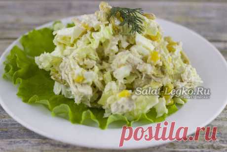 Салат из пекинской капусты с курицей, кукурузой и сухариками Очень просто и быстро вы сможете приготовить этот салат из пекинской капусты с курицей, кукурузой и сухариками. Рецепт приготовления я детально для вас описала.