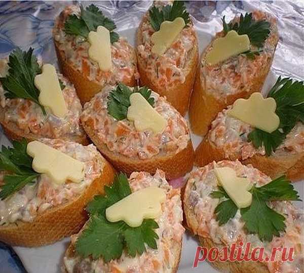 Это самая вкусная намазывалка из всех, которые я пробовала. По вкусу очень напоминает красную икру, всегда идет на ура! Рецепт мама 