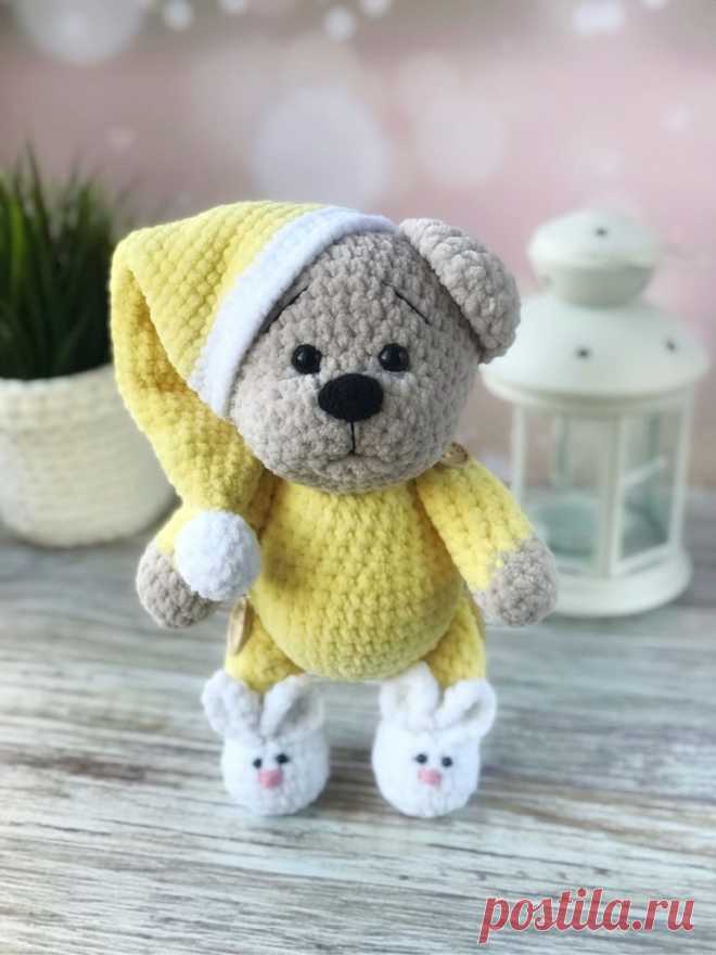 Мишка в пижаме: вяжем милую игрушку крючком