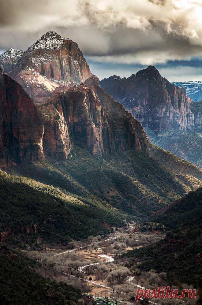 earthunboxed:
“Zion National Park, Utah
”