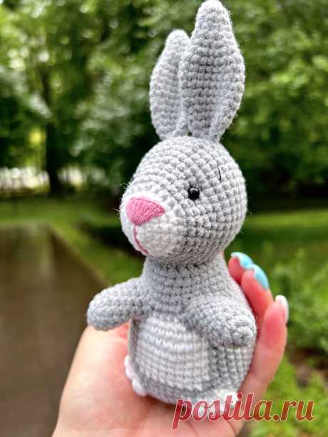 PDF Зайчик Грей крючком. FREE crochet pattern; Аmigurumi toy patterns. Амигуруми схемы и описания на русском. Вязаные игрушки и поделки своими руками #amimore - зайка из обычной пряжи, заяц, зайчик, кролик, зайчонок, крольчонок.