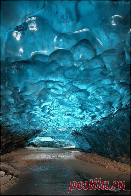6 фотографий ледяной пещеры