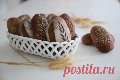Rye Sourdough Mini Breads - Ржаные Цельнозерновые Булочки Рецепт Активная закваска 220 г.Вода 700 г.Патока 80 г.Мука ржаная 600 г.Мука пшеничная (из цельного зерна) 350 г.Соль 22 г.Какао 7 г.Кориандр 1 ч л.