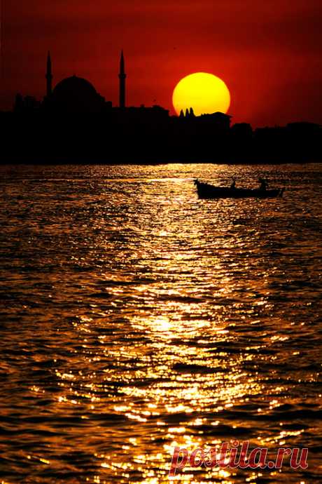 etherealvistas:
“ Istanbul - Eminonu (Turkey) by Ali ilker Elci
”