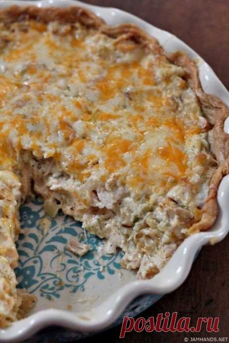 Пирог с индейкой, картофелем и моцареллой