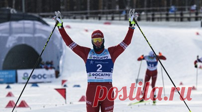 Рывки на вес золота: Большунов и Степанова выиграли скиатлоны на Спартакиаде сильнейших. Александр Большунов завоевал золото скиатлона на Спартакиаде сильнейших. Большую часть дистанции он держался в группе лидеров, экономя силы, а незадолго до финиша ушёл в отрыв. Попытавшийся поддержать рывок фаворита Илья Семиков отстал на последнем спуске. Бронза же в борьбе с Сергеем Устюговым и Денисом Спицовым досталась Артёму Мальцеву. У женщин шансов никому не оставила Вероника Степанова, которая на…