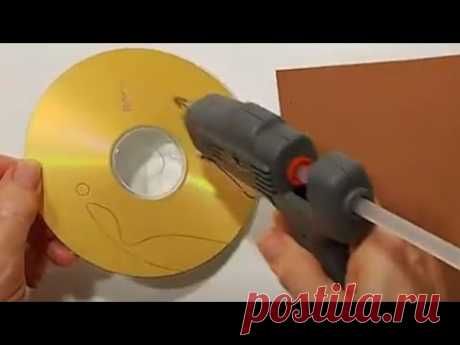 Поливаю ЗОЛОТОЙ ДИСК CD ГОРЯЧИМ КЛЕЕМ + Крашу ШИШКИ! Просто, но как КРАСИВО...Новогодний декор-идеи
