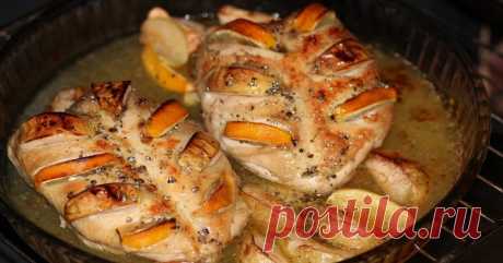 Восхитительно вкусная куриная грудка с яблоками Представляем вашему вниманию рецепт очень вкусного блюда, которое покорит всех.  Такая куриная грудка получается сочной, ароматной и имеет особый неповторимый вкус. Имея под рукой самые простые ингредиенты, вы...