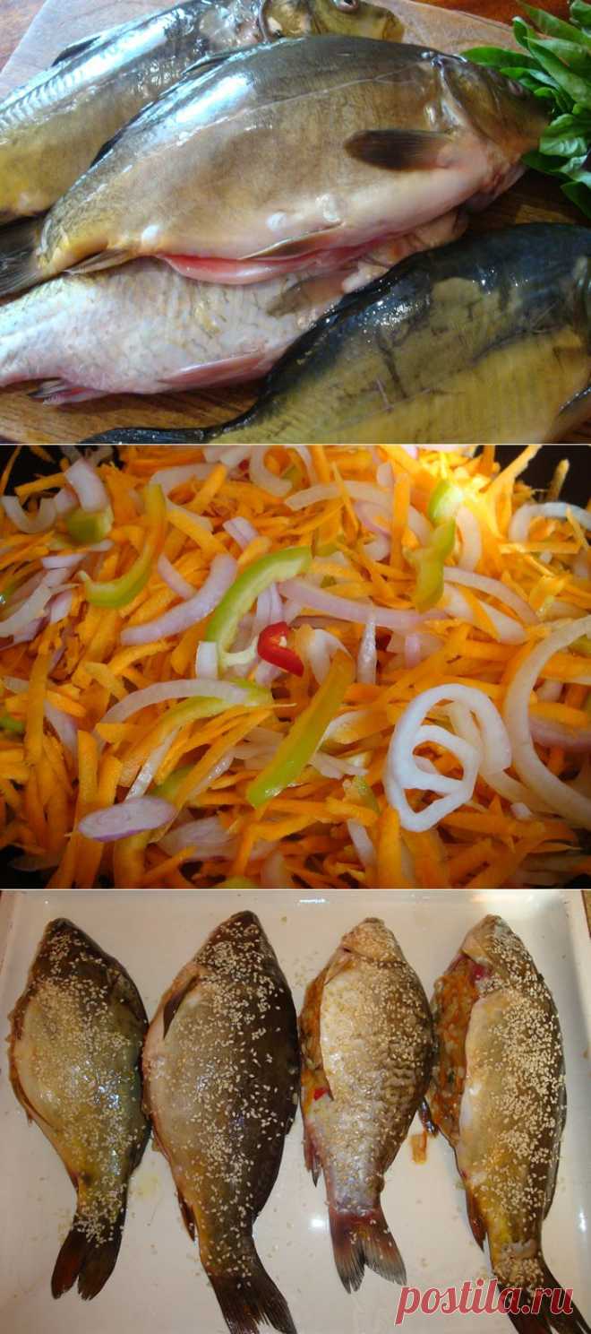 Карп фаршированный рисом с овощами.