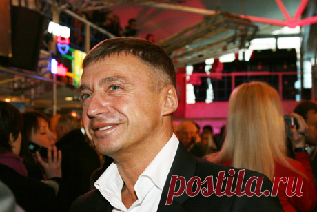 старший сын Антон Табаков