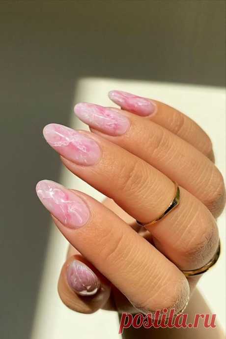 Dies enthält ein Bild von: 30+ Pink Nails Examples: The Trendiest Pink Nail Colors to Use