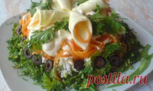 Салат с курицей, грибами, корейской морковью и орехами / Простые рецепты