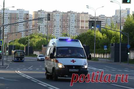 В Москве двое взрослых и ребенок пострадали в аварии с грузовиком. На востоке Москвы произошло столкновение грузового автомобиля с легковым. В результате ДТП пострадали двое взрослых и двухлетняя девочка. По предварительным данным, водитель грузового Volvo решил перестроится, но во время маневра столкнулся с легковым автомобилем Kia, который двигался в попутном направлении.