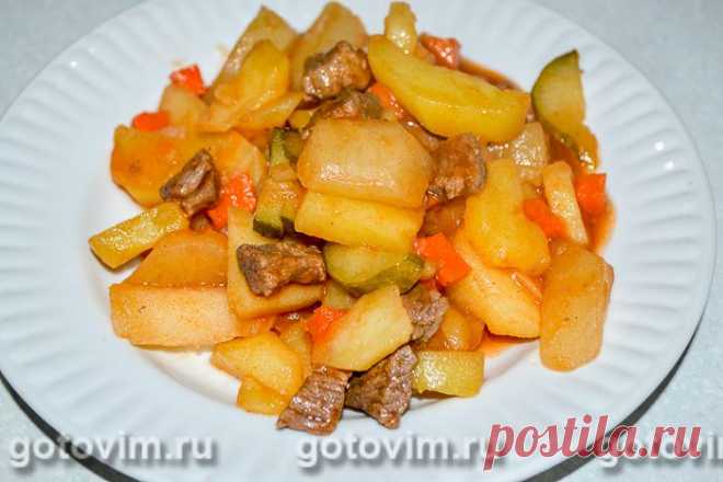 Тушеный картофель с мясом и солеными огурцами. Рецепт с фото Приготовить сытный, вкусный ужин вовсе не сложно. Картофель с мясом - это всегда выигрышное сочетание продуктов, но если добавить еще и соленые огурцы, то получится очень пикантное и оригинальное угощение. Рецепт простой и не займет много времени. Потушить картофель с мясом и огурцами сможет даже школьник! Простой рецепт совсем не сложно освоить, не стоит раздумывать, лучше скорее приступить к готовке! 
