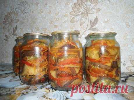 Баклажаны-бантики на зиму.

5 кг баклажанов,
3-4 морковки,
3-4 болгарских перца,
1 кг помидоров,
1 пучок зелени,
3 головки чеснока,