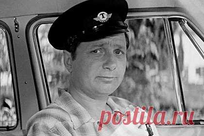 Умер актер и лауреат «Золотой маски» Владимир Гуляев. В Перми умер советский и российский актер, лауреат «Золотой маски» Владимир Гуляев. Режиссеру, актеру, сценографу, народному артисту РСФСР, заслуженному деятелю искусств РСФСР, лауреату Государственной премии им. К. С. Станиславского было 92 года. За время своей творческой деятельности он поставил около 160 спектаклей.
