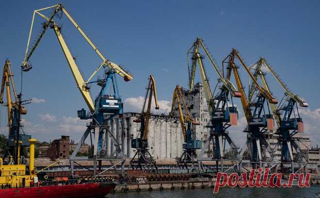 Власти назвали сроки появления плана восстановления порта Мариуполя. Росморречфлот подготовит мастер-план восстановления портов Мариуполя и Бердянска до конца 2022 года, обещает глава ведомства Захарий Джиоев. Инвестиции в эти два проекта составят «гораздо меньше» 10 млрд руб., сказал он