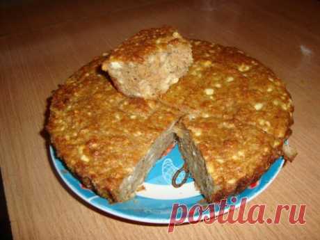 Быстрая Шарлотка из яблочного жмыха Стакан яблочного жмыха (можно морковного) без серединок, червячком и гнилушек конечно. стакан крупнозерного творога (или какой залежался в холодильнике) 4 яйца 100гр маргарина (у меня осталось вегетарианское масло EVET- турецкое для фритюра) 1 ч...