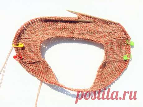Как вязать горловину без укороченных рядов. «Крестьянский росток» | SIBKNITTING // Канал о вязании | Яндекс Дзен