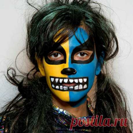 Публикация SLF fashion в Instagram • Окт 13 2017 в 6:35 UTC 13 отметок «Нравится», 1 комментариев — SLF fashion (@slffashion) в Instagram: «#Halloween #Makeup: Mexican &quot;Lucha Libre&quot; wrestling skull mask face-makeup at Ashish #AW17 #LFW…»