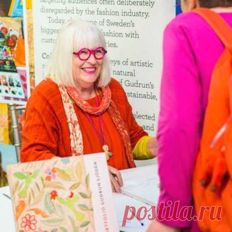 🌺 London was filled with COLOR at the premiere of Gudrun's exhibition 'Four Decades of Colour & Design yesterday at @fashiontextilemuseum. Hashtag  #4decadesofGudrun to SHARE pictures from the exhibition so we call all share the INSPIRATION together 🌺. #4decadesofGudrun #fashionandtextilemuseum #gudrunsworld #gudrunsjöden #gudrunsjoden #gudrunsjoeden #london