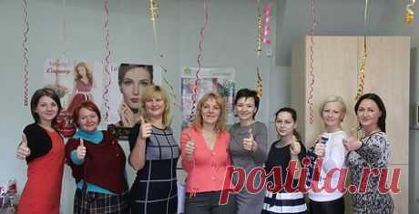 Мы - команда успешных предпринимателей
Каждый из нас в разное время принял решение построить свою карьеру в компании Фаберлик.
Но нас объединяет одно: 
МЫ - успешно развиваемся и с удовольствием изучаем и обучаем разным методам построения карьеры.