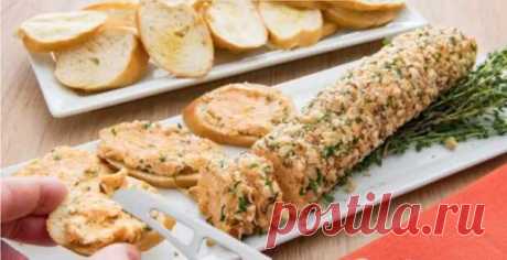Праздничное сырное полено: вкуснейшая намазка в изысканной подаче - Odnaminyta - медиаплатформа МирТесен Такую намазку надо подавать в виде цельного полена, а нему разные основы: багет, гренки, крекеры или даже крупные чипсы. Каждый сам себе отрезает ломтик сырной смеси. Что понадобится 150 г мягкого сливочного сыра; 100 г твердого сыра, натертого на крупной терке; 1 стебель зеленого лука; половина
