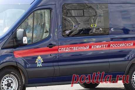Россиянин напечатал дома фальшивые купюры на 25 миллионов и попал под следствие. 37-летний житель Белгорода напечатал фальшивые купюры на миллионы рублей и попал под следствие. Мужчина купил оборудование для изготовления фальшивых денег и печатал пятитысячные купюры в своем доме в селе Нижний Ольшанец. Отмечается, что он наносил защитную ленту с помощью специальной техники.