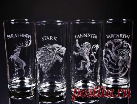 Juego de tronos, gafas, vidrio, casa Stark, Targaryen, Baratheon, Lannister, cristalería, grabado de vidrios, personalizado Conjunto de 4, 14oz cooler gafas. Estos son un producto de edición limitada de cristal Nexus, disponible a través de la Navidad. Cada una de las 4 casas son laser grabado en formato de detalle, sacando a la sombra y profundidad de la sigil. Actualmente, estamos ofreciendo sólo casa Stark,