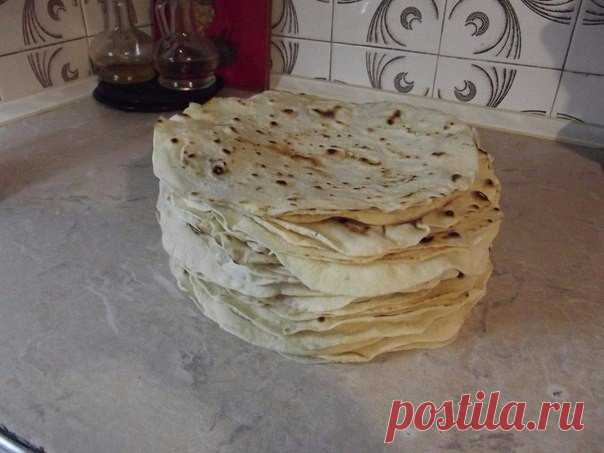 Домашний лаваш Я очень люблю ЛАВАШ. Но в магазине он не очень вкусный, долго искала рецепт, вот наконец то нашла. Теперь для меня не составляет особого труда нажарить лепёшек. 40 шт за 1 час. Вкуснотище , куда там м…