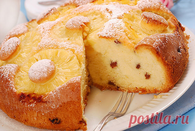 Фантастически вкусная творожная запеканка
Ингредиенты:
250 г творога
1 ст. ложка сахара
0.5 чайной ложки соли
2 яйца взбить
2 ст. ложки манной крупы
0.5 стакана молока

Приготовление:
Манку с молоком смешать и дать постоять минут 10, чтобы крупа набухла. Взбить яйца с сахаром, добавить творог, соль и набухшую манку. Всё перемешать и вылить в форму, смазанную маргарином и посыпанную сухарями или манной крупой (чтобы не прилипало) Запекать в разогретой духовке при мощности 2...