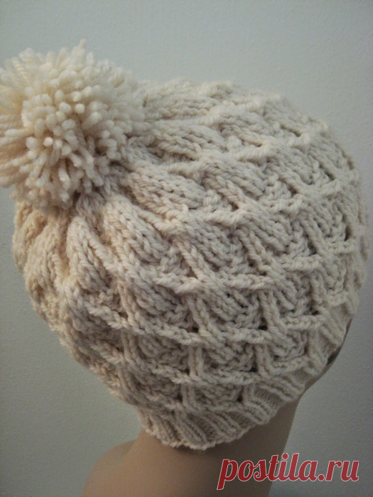 Оригинальная теплая шапка плетенка