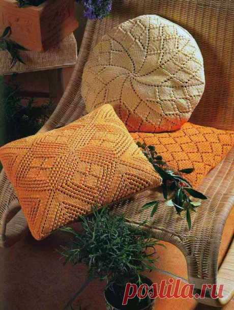 Ажурные подушки пастельных тонов | Вязание спицами и крючком – Азбука вязания