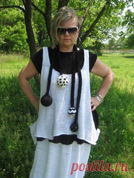 Handknitted Lagenlook White Asymmetrical Vest/Tunic Basic asymmetrical white vest- a perfect addition to any tunic, dress, looks gorgeous in combination with black color, please check matching skirt and tunics in my shop. If you want it with necklace- extra $40 will apply. The neck lace includes 2 strings with balls. Free Size-