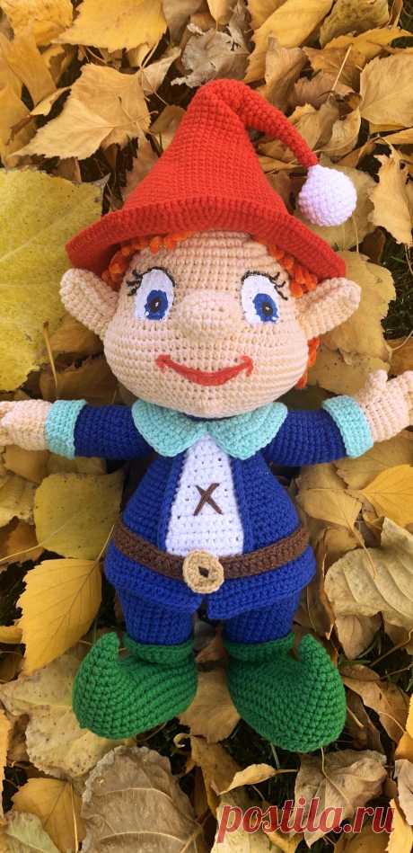 PDF Гномик Фили крючком. FREE crochet pattern; Аmigurumi doll patterns. Амигуруми схемы и описания на русском. Вязаные игрушки и поделки своими руками #amimore - гном, гномик, кукла, куколка.