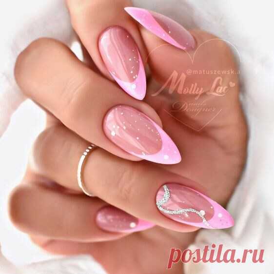Розовый французский маникюр