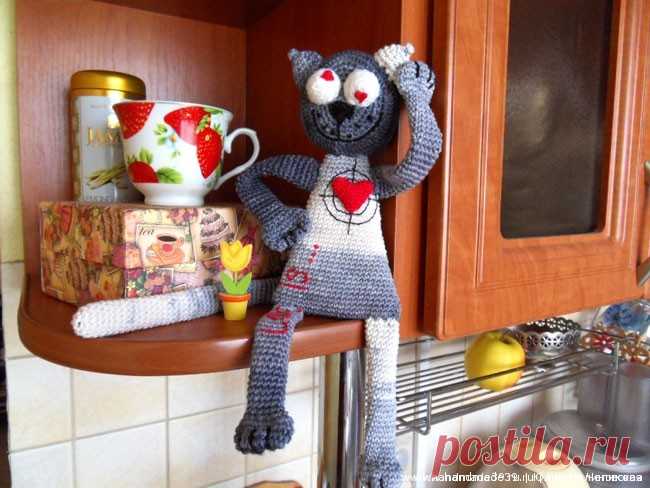 Вязаная крючком игрушка Влюблённый кот – HandMade39.ru Вязаная крючком игрушка Влюблённый кот - мастер-класс. Подарок на День Влюблённых 14 февраля. Авторские игрушки ручной работы заказать, купить. Калининград.