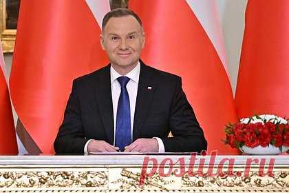 Президент Польши созвал срочное совещание с военными из-за НЛО с Украины. Президент Польши Анджей Дуда созвал срочное совещание с военным руководством страны из-за неизвестного летающего объекта (НЛО). Сообщается, что президент обсудил по телефону ситуацию с нарушением границы объектом с министром национальной обороны Владиславом Косиняком-Камышем.