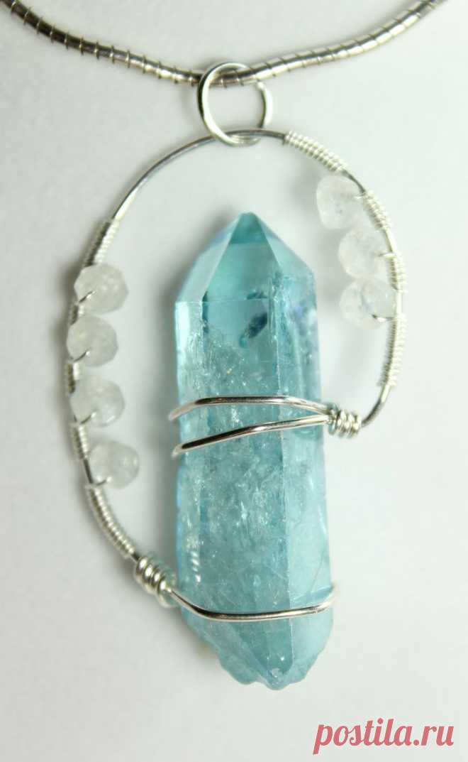 Handmade Healing Crystal Pendant: Reiki Infused Aqua Aura Quartz Point and…