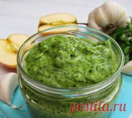 Потрясающе вкусный и ароматный соус из петрушки, яблок и чеснока
