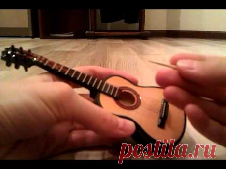 Miniature guitar