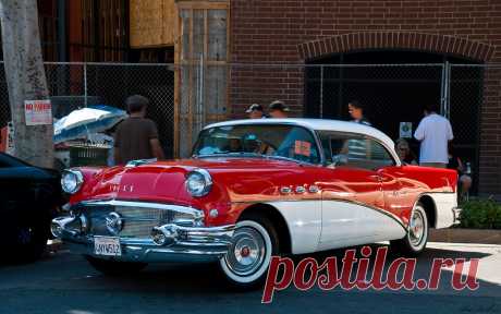 1956 Buick Special HT - white over red over white - fvl