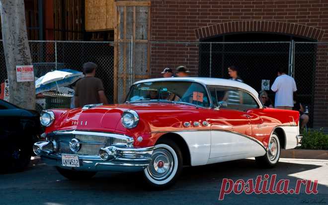 1956 Buick Special HT - white over red over white - fvl