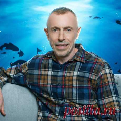 3 ВАРИАНТА ПРИГОТОВЛЕНИЯ КОРНЕЙ ДЕВЯСИЛА
О которых я расскажу в этом посте!

Но сначала стоит отметить его влияние на организм. Отвар девясила имеет:
1. Отхаркивающие действие
2. Мочегонное действие
3. Кровоостанавливающее действие
4. Желчегонное действие

А теперь переходим к способам приготовления корней девясила:

Столовую ложку измельчённых корней девясила заливают стаканом кипятка. Кипятят 10-15 минут, охлаждают в течение 30 минут и процеживают. Назначают в тёплом вид...
